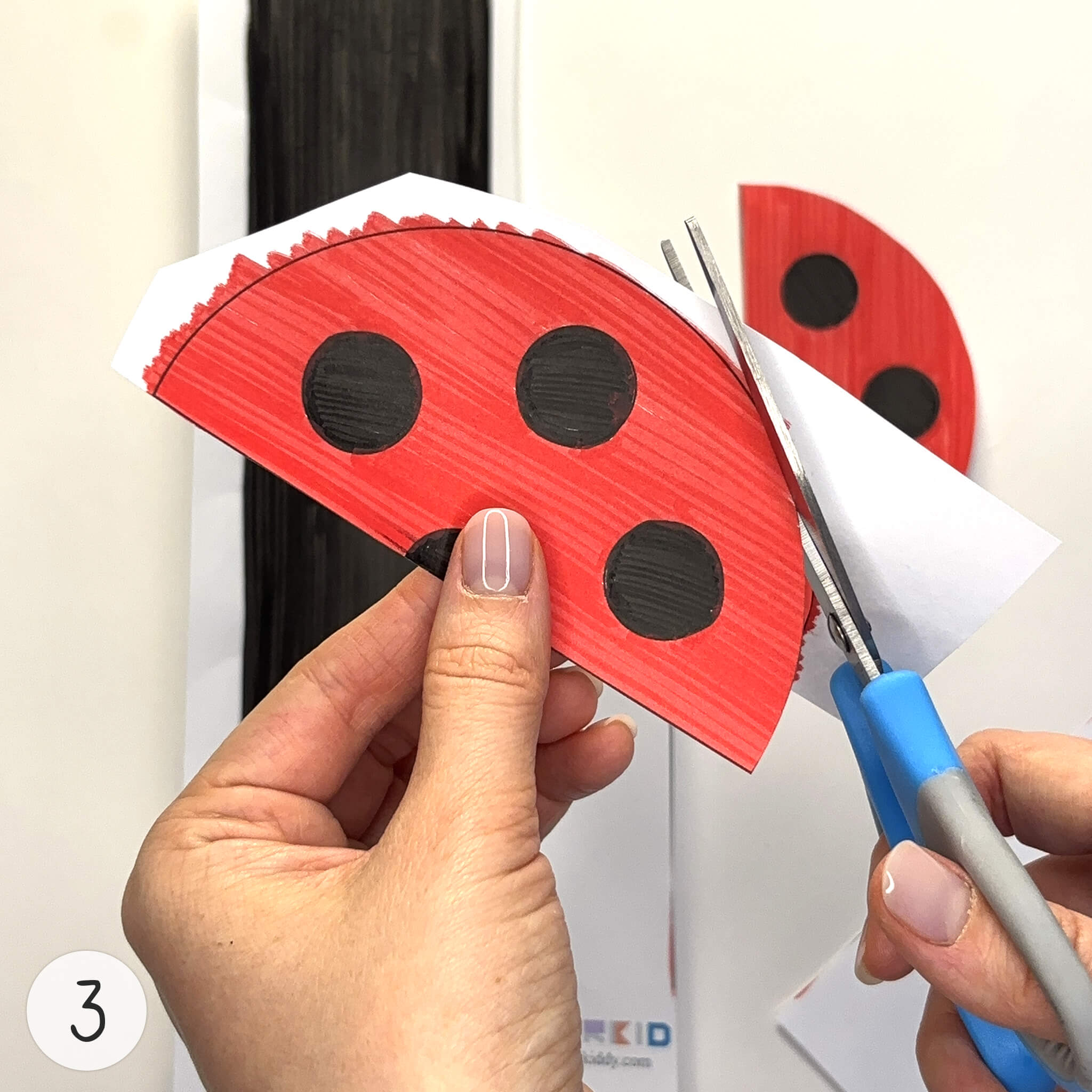 Instruction for «Paper Ladybug Craft Template» - Image 3